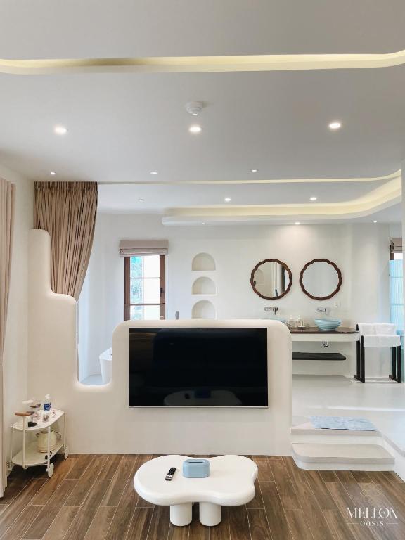 TV/trung tâm giải trí tại Mellon OASIS Phu Quoc