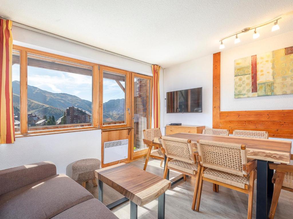 Photo de la galerie de l'établissement Charmant 2 pièces cabine pour 6 personnes au centre d'Avoriaz avec balcon sud et accès direct aux pistes - FR-1-314-212, à Morzine