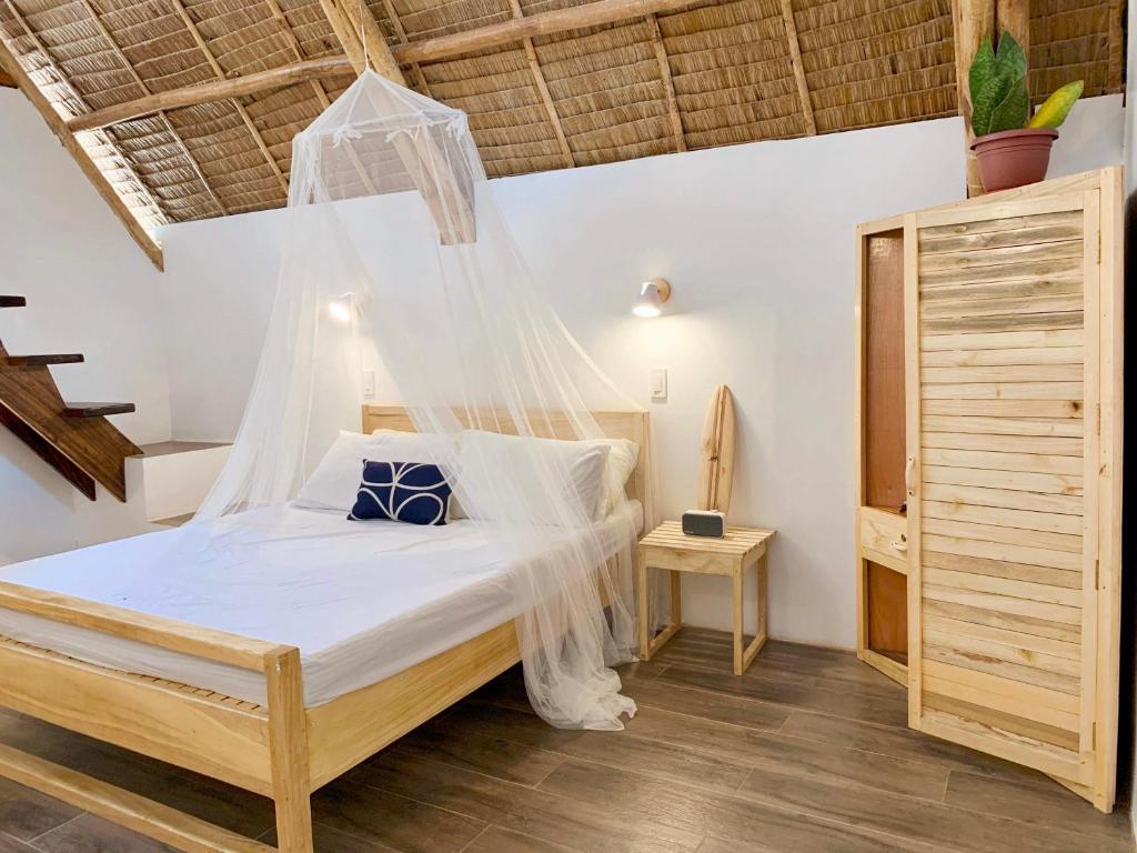 Postel nebo postele na pokoji v ubytování Surya Beach Resort Palawan
