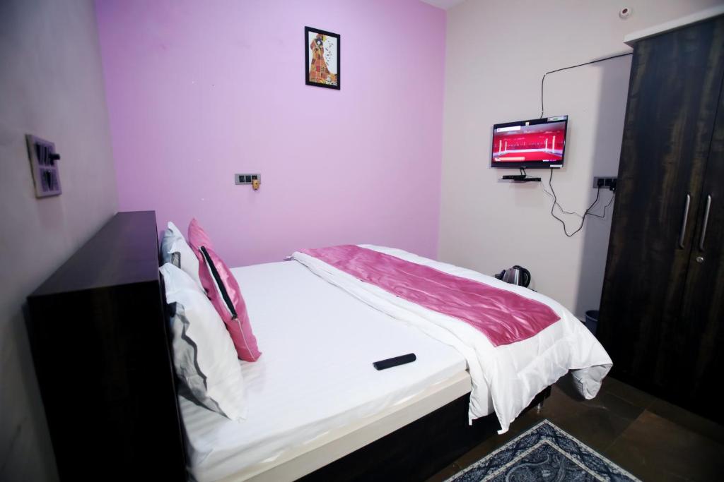 Postel nebo postele na pokoji v ubytování Signature Inn Orchha