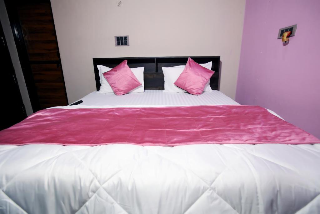 Postel nebo postele na pokoji v ubytování Signature Inn Orchha