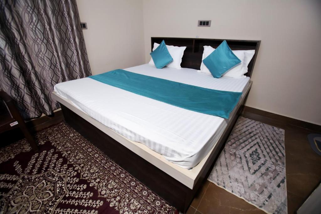 Postel nebo postele na pokoji v ubytování Signature Inn Orchha