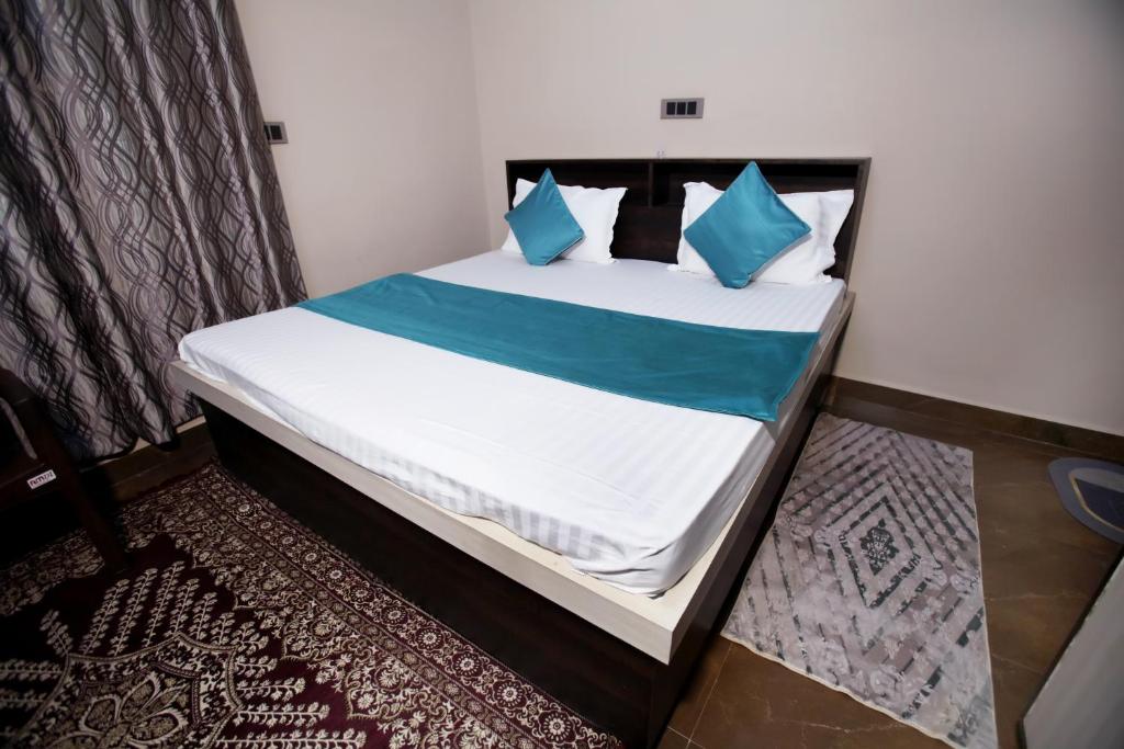 Postel nebo postele na pokoji v ubytování Signature Inn Orchha