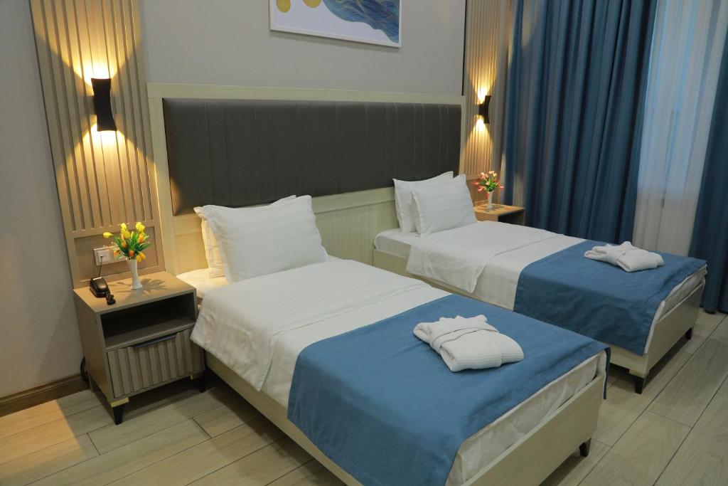 Human Hotel - Superior Twin Room