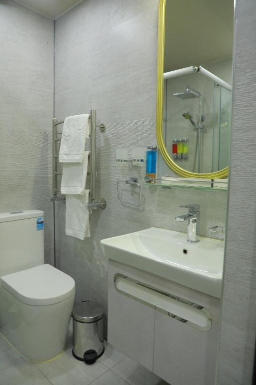 Human Hotel - Superior Triple Room