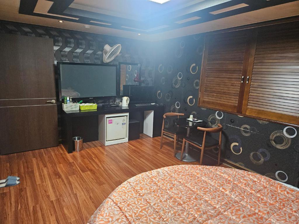Kuchyň nebo kuchyňský kout v ubytování Blue Motel