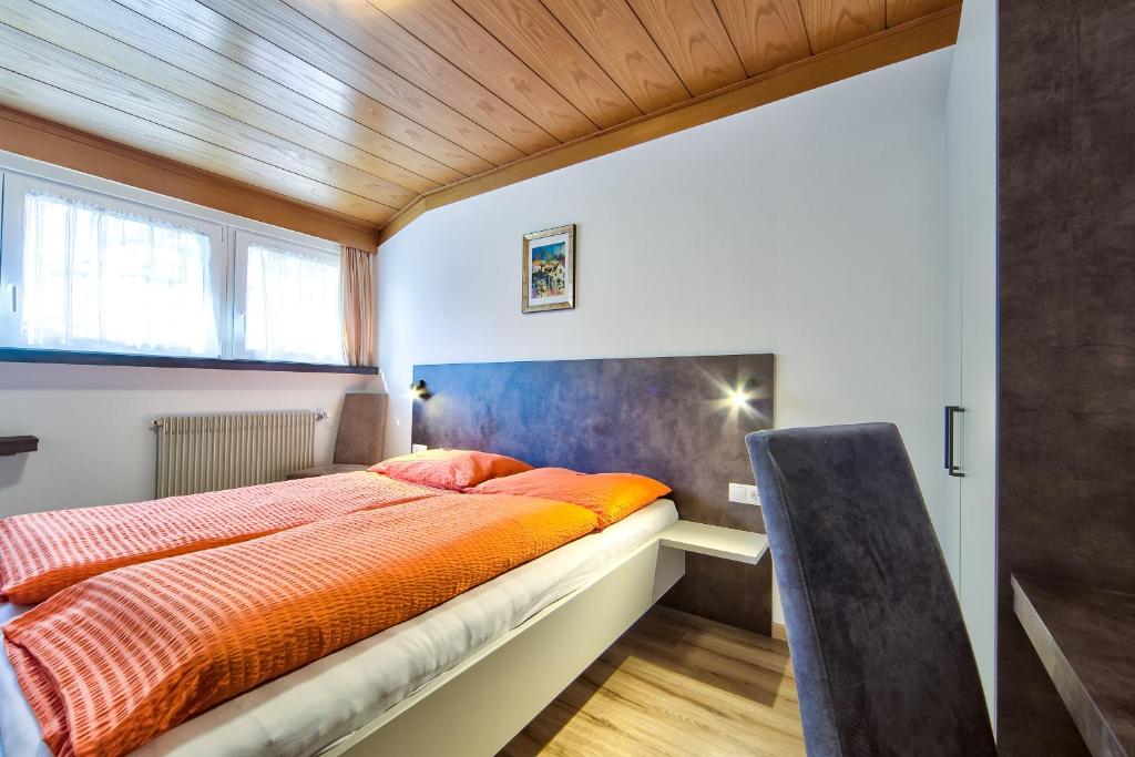 Postel nebo postele na pokoji v ubytování Gasthof Anny