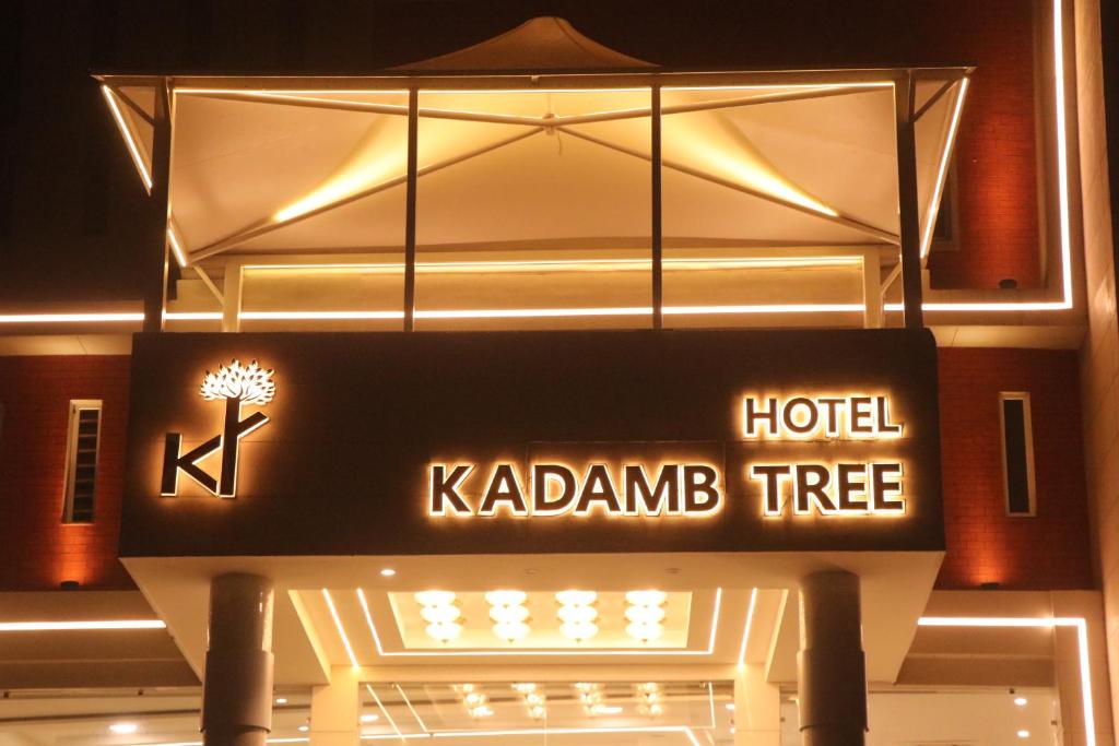 HOTEL KADAMB TREE - Housity