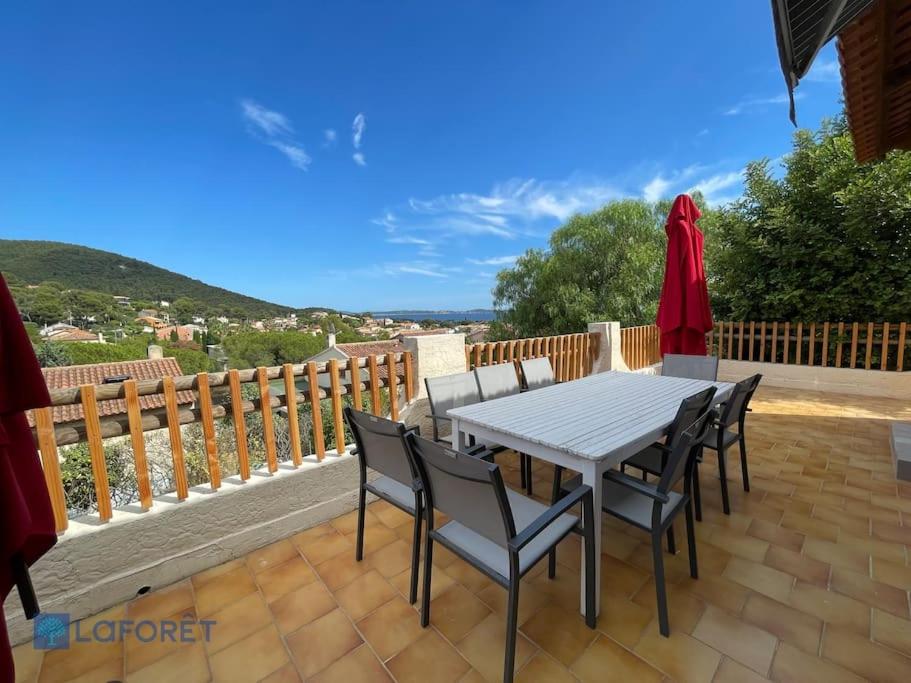 Photo de la galerie de l'établissement Clim - Pétanque - Jacuzzi - BBQ - Villa Familiale, à Carqueiranne