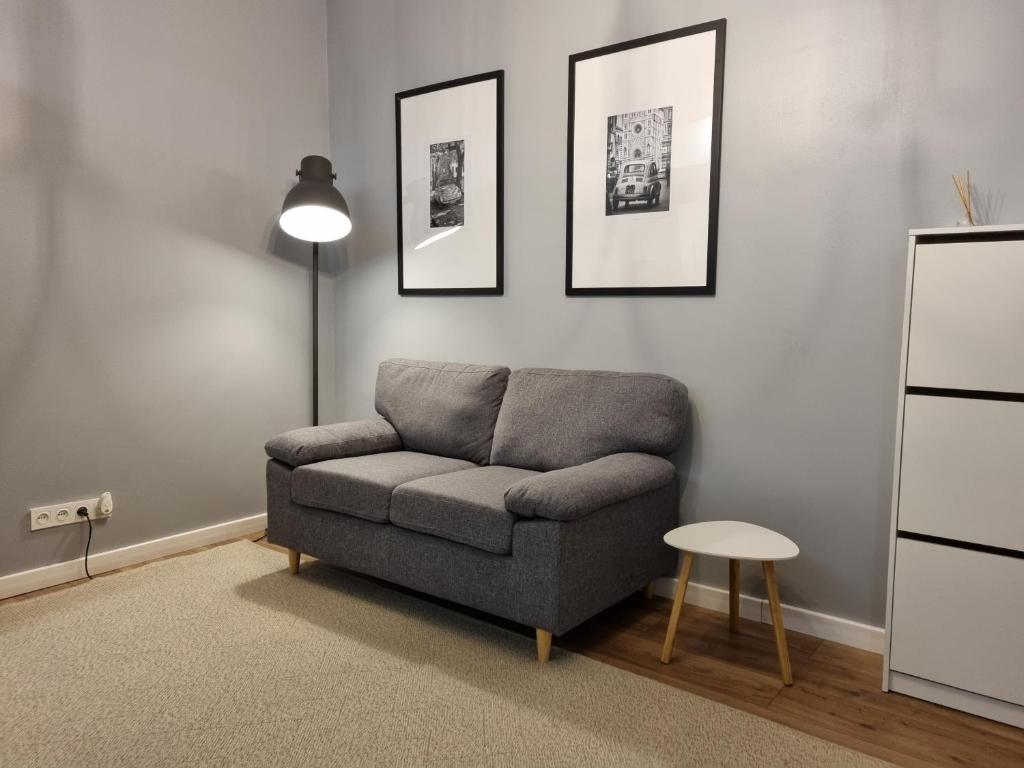 a living room with a couch and a lamp at Park Loft, Calea Iesilor 67 in Chişinău