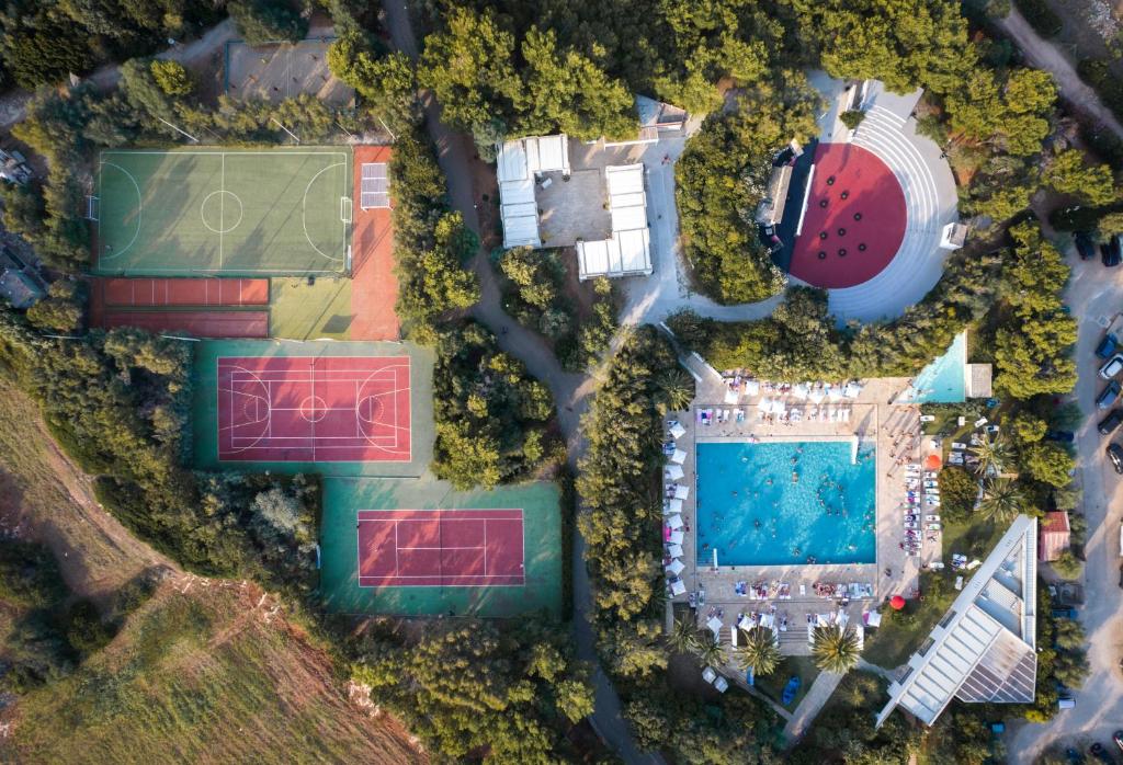 Tenis a/nebo squash v ubytování Meditur Puglia nebo okolí