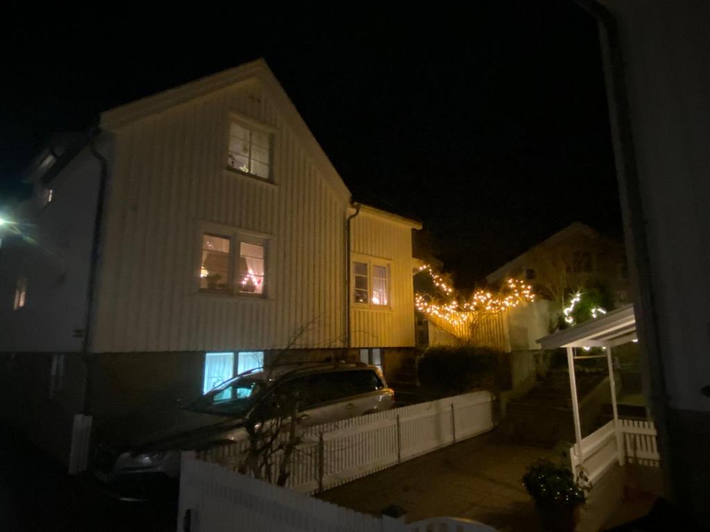 Bekvämt boende mitt i gamla genuina Skärhamn - Casa De Cuatro Dormitorios