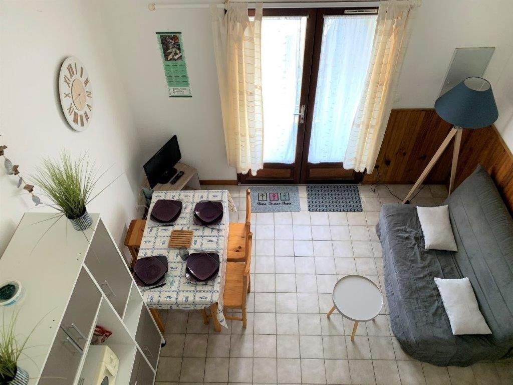 Zon&#x103; de luat masa &icirc;n acest apartament