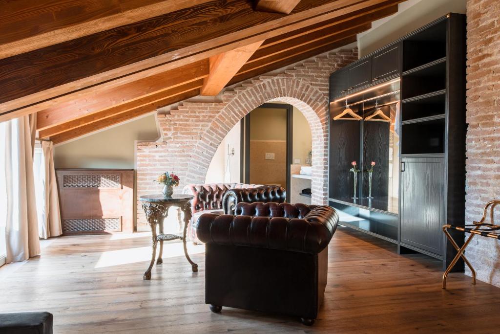 Posezení v ubytování Pavillon Suite