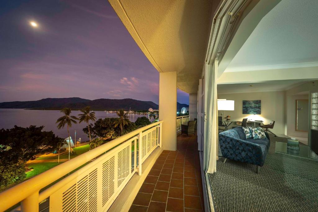 DoubleTree by Hilton Cairns - Resim 5