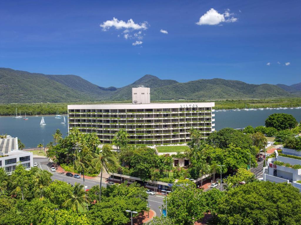 Hilton Cairns - Resim 3