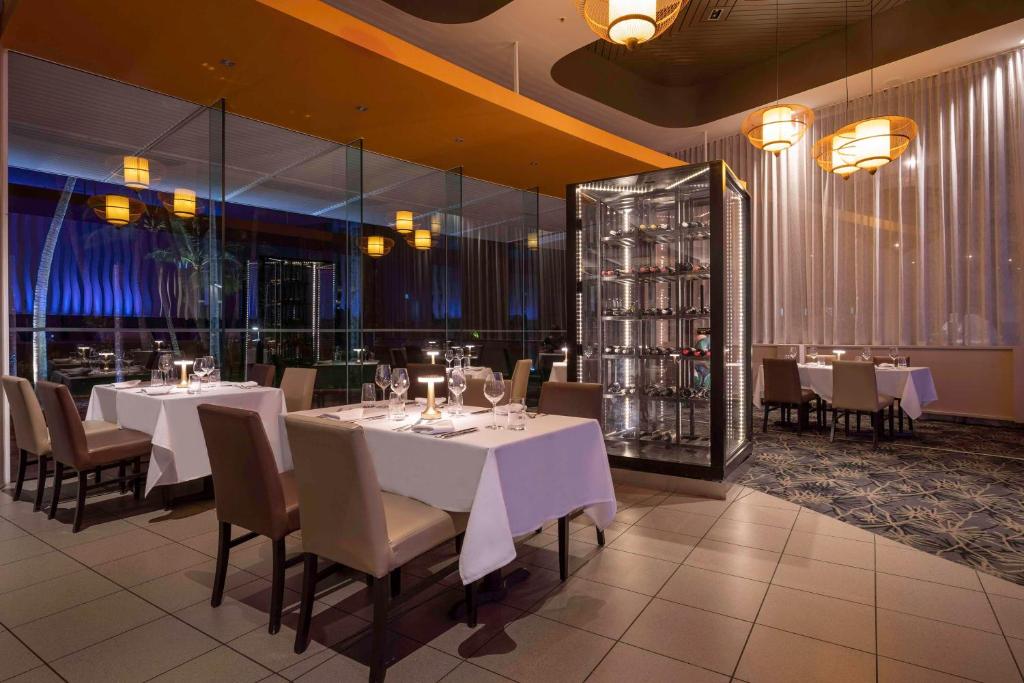 Restaurace v ubytování Hilton Cairns