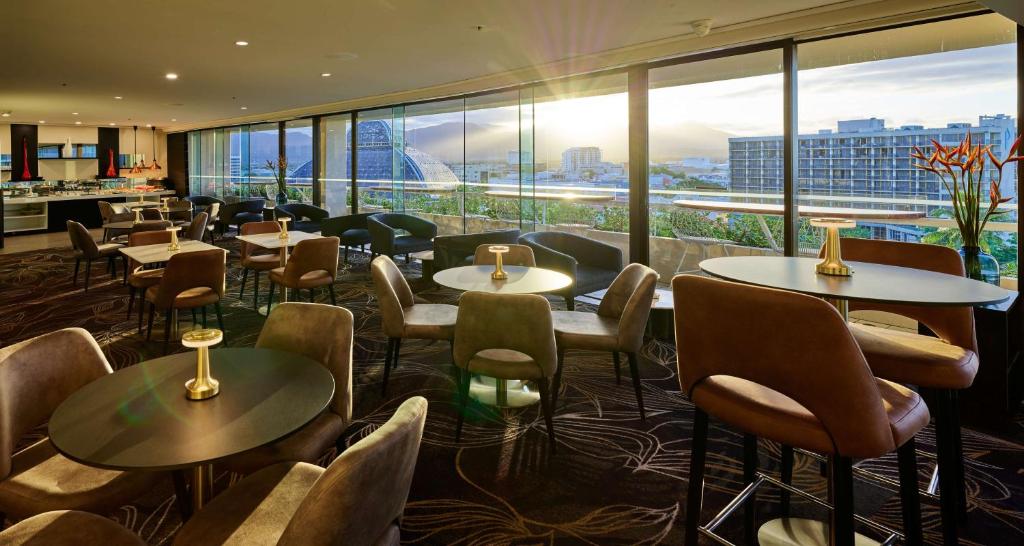 Hilton Cairns - Resim 23