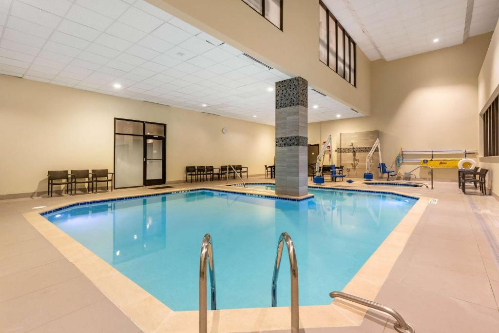 Bazén v ubytování Hilton Club The District Washington DC nebo v jeho okolí
