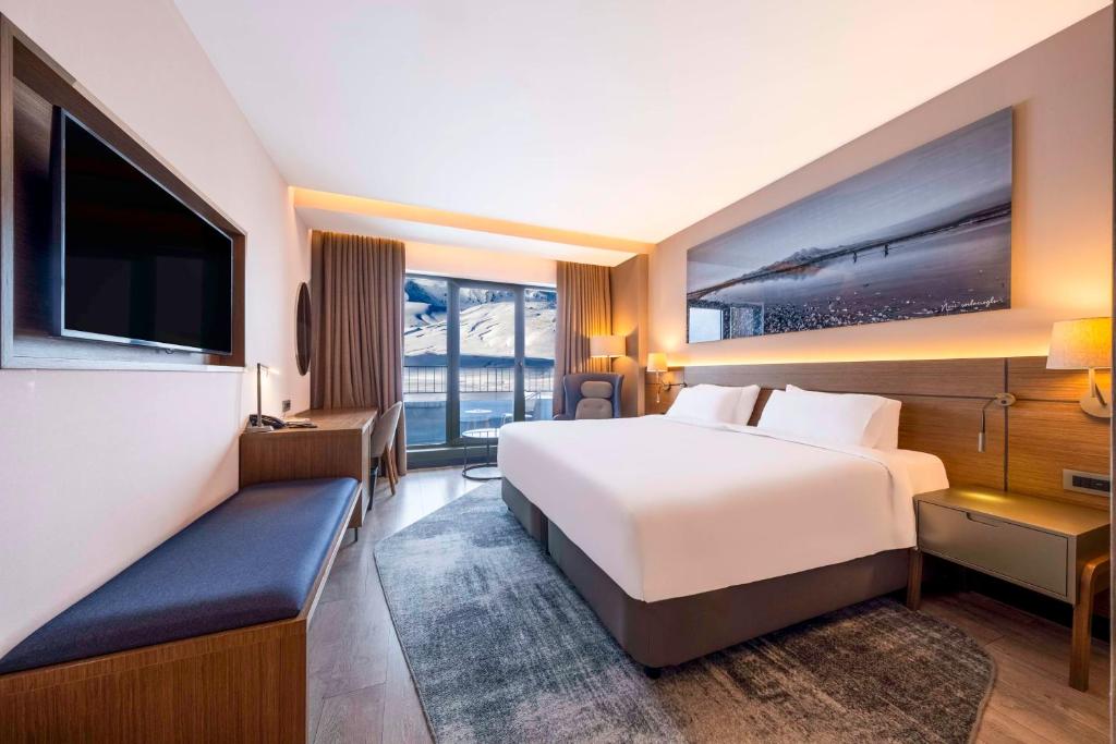 Кровать или кровати в номере Radisson Blu Hotel, Mount Erciyes