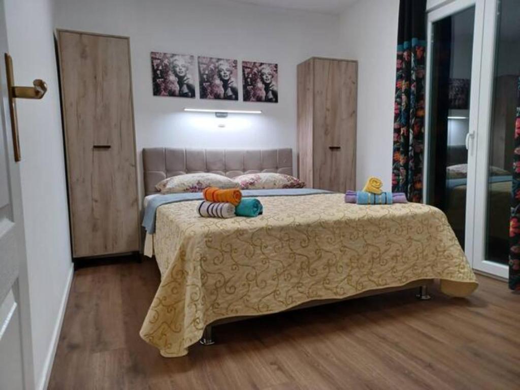Postel nebo postele na pokoji v ubytování Holiday House Gloria Srima