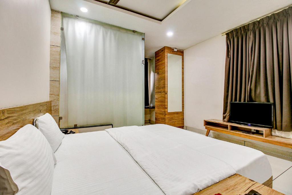 TV a/nebo společenská místnost v ubytování FabHotel Prime Manjeet