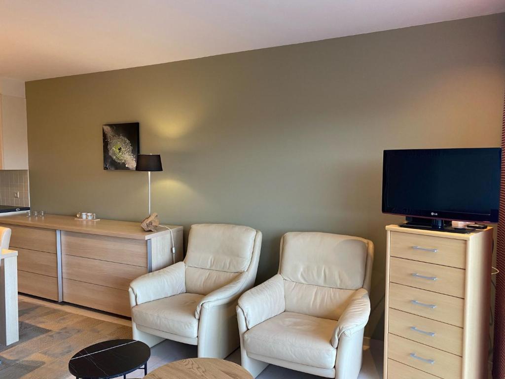 TV a/nebo společenská místnost v ubytování Apartment Seaside 4-02 by Interhome