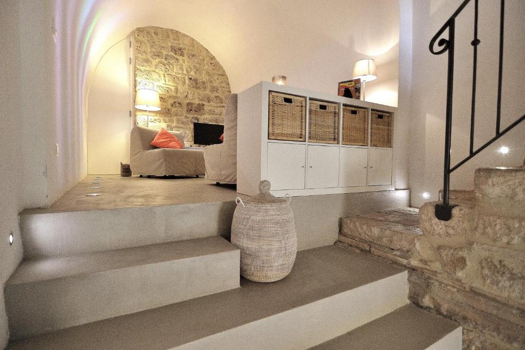 Llit o llits en una habitació de Authentic Cave House in the heart of the Village!