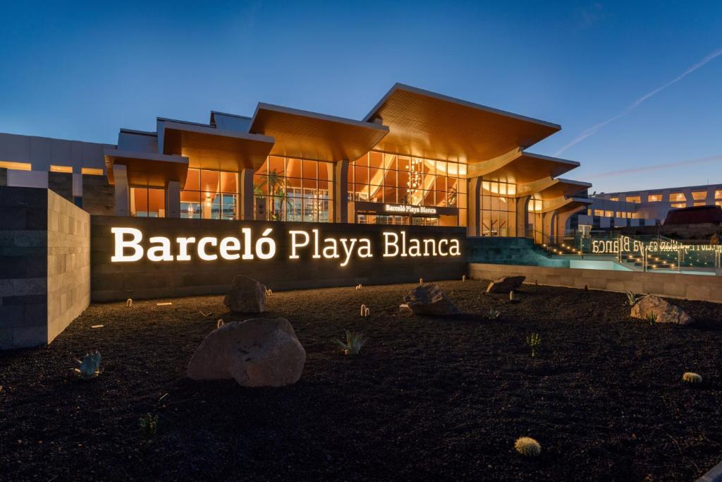 a building with a sign that reads barcelona plaza plaza blanca at Barceló Playa Blanca Royal Level - Adults Only in Playa Blanca