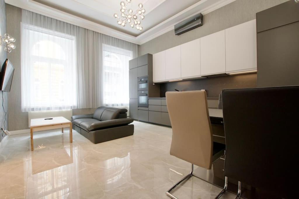 Premium Apartment by Hi5 - 2 bedroom in the center 1063 Budapest, 5 Bajnok utca kép - 1