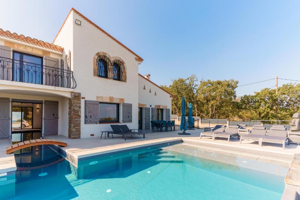 Bazén v ubytování Mas Sureda - Evasion luxueuse avec vue panoramique nebo v jeho okolí