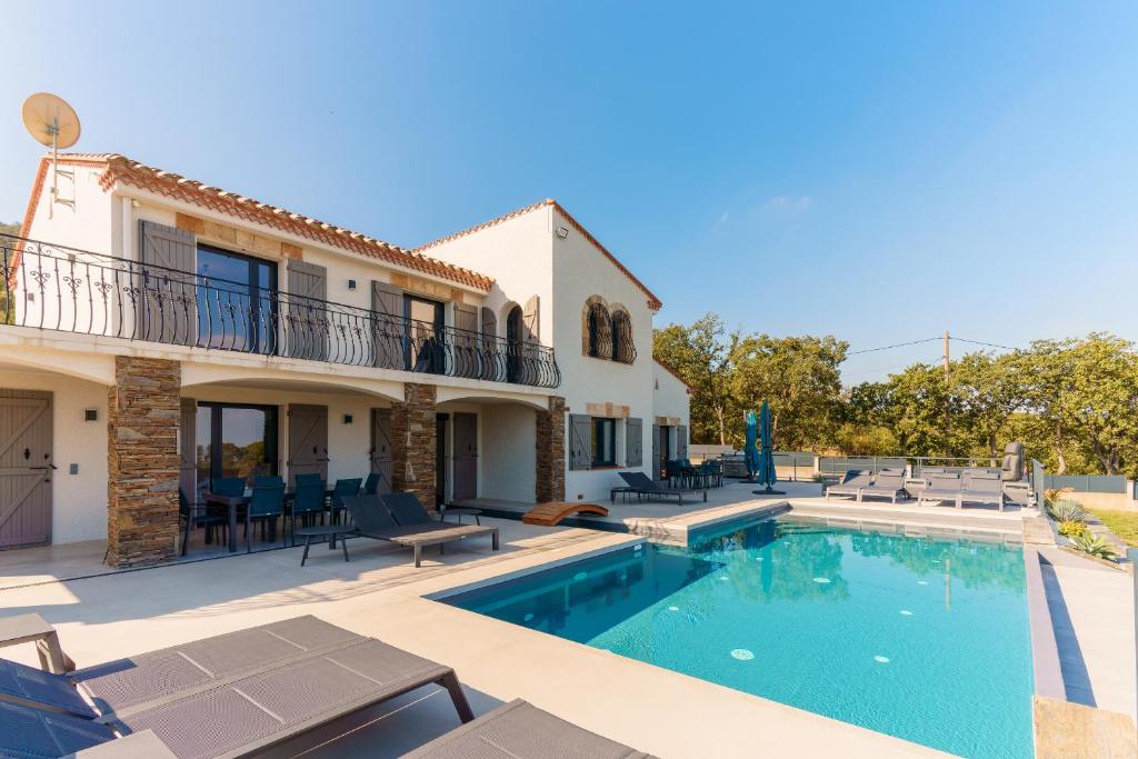 Bazén v ubytování Mas Sureda - Evasion luxueuse avec vue panoramique nebo v jeho okolí