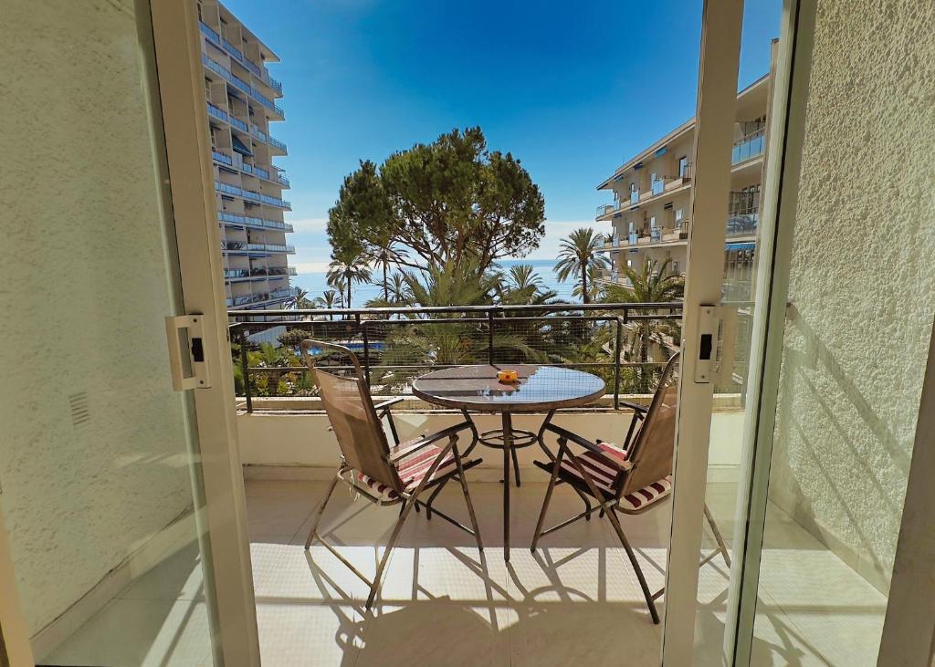 Balkón nebo terasa v ubytování Skol 339 - 2-Bedroom Apartment in Edificio Skol Marbella