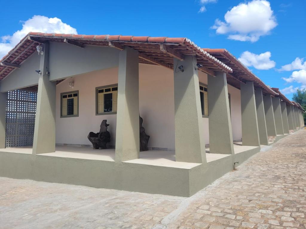 a building with columns on the side of it at Pousada Aquarela in Guamaré