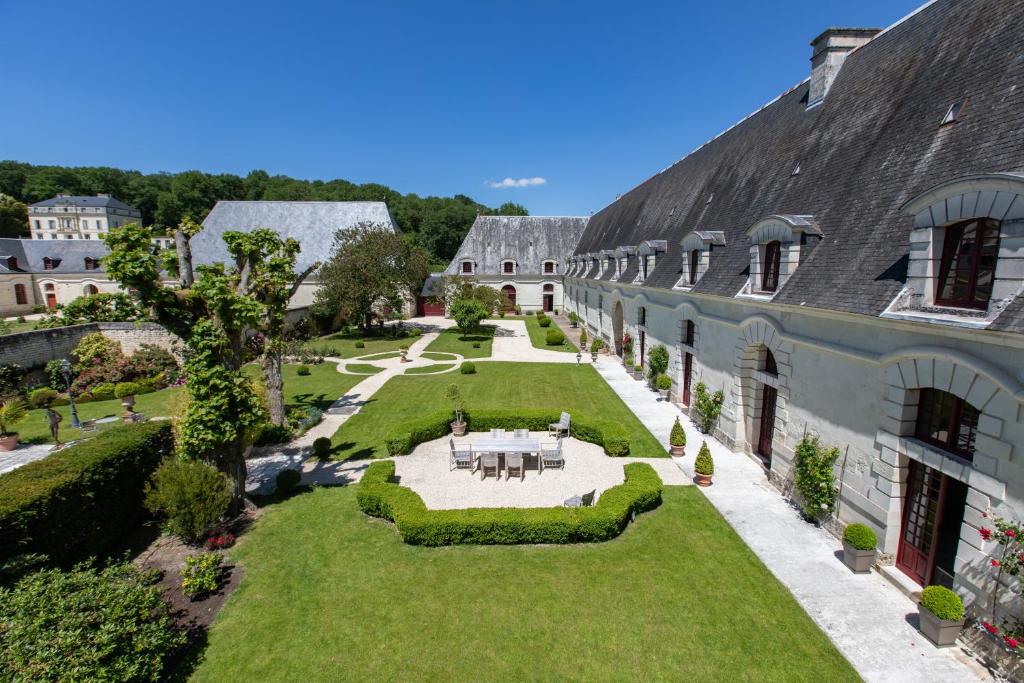 LernéにあるLe Clos Chavignyの建物の中庭の空中風景