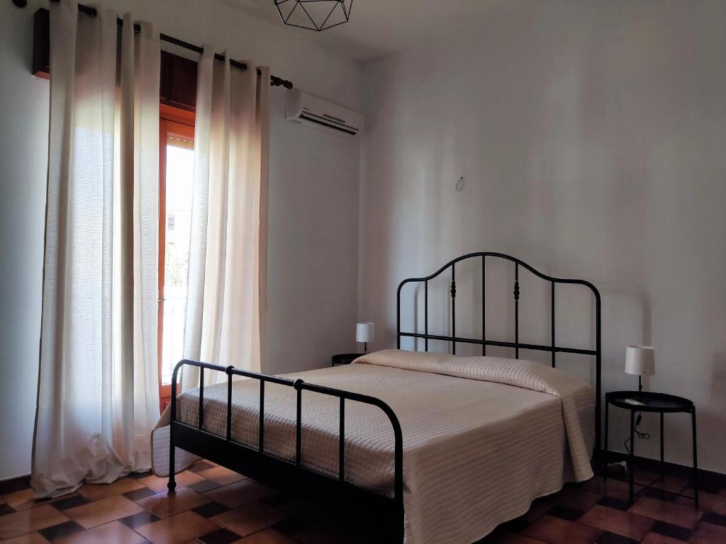 Postel nebo postele na pokoji v ubytování Il Patio - Villa indipendente con ampio cortile e giardino interno