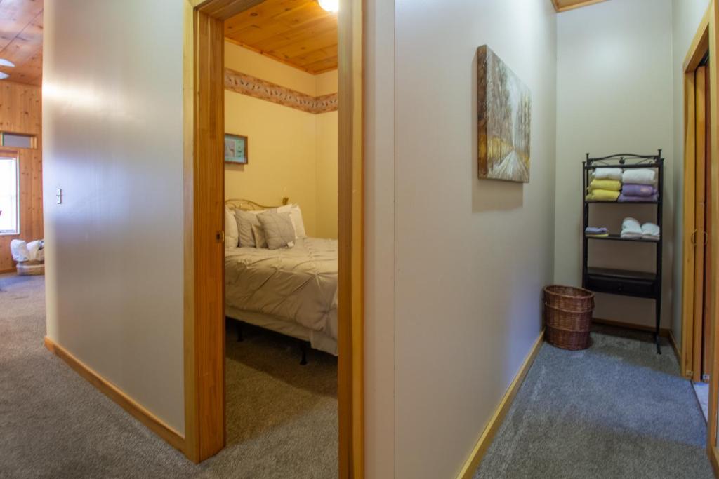 Stay In Ohiopyle - closest place to the GAP trail in Ohiopyle, PA - Villa De Deux Chambres