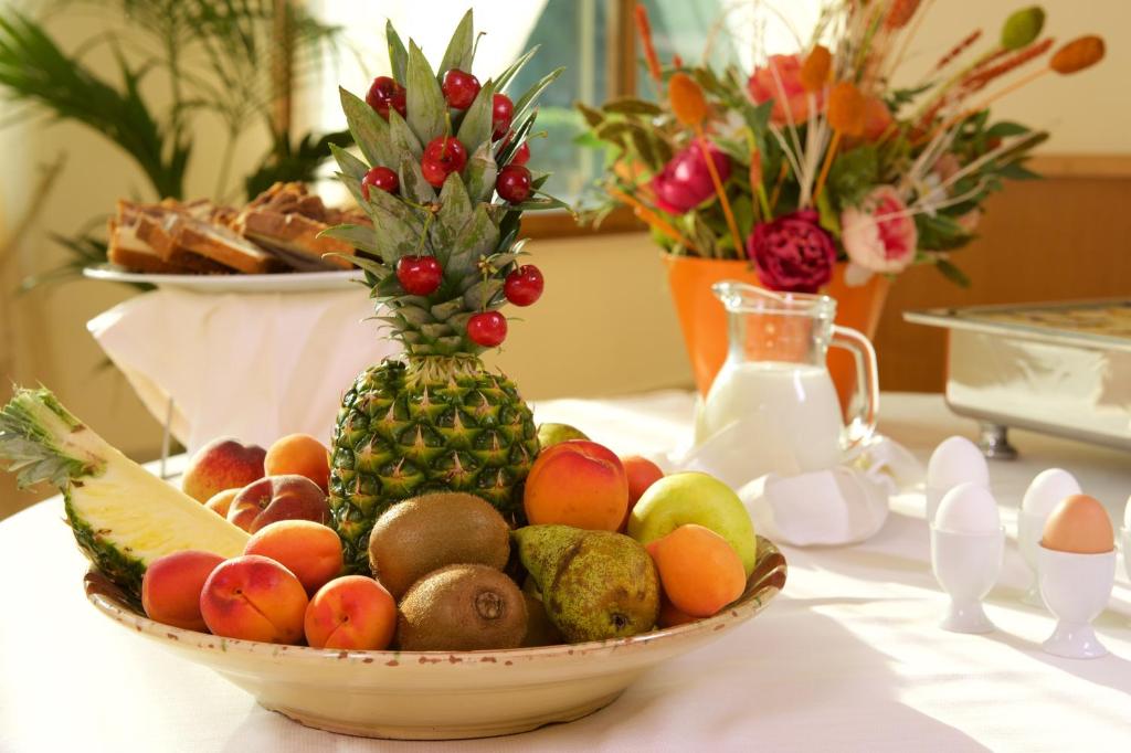 a bowl of fruit sitting on top of a table at Hotel Portonuovo in Vieste