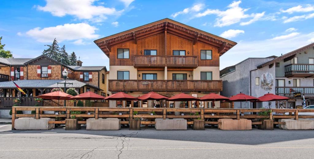 a restaurant with red umbrellas in front of a building at Trails Edge Condo Townhouse A in Leavenworth