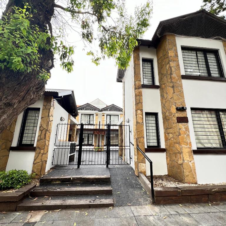 a gate in front of a house at Complejo Aires 1 in San Bernardo