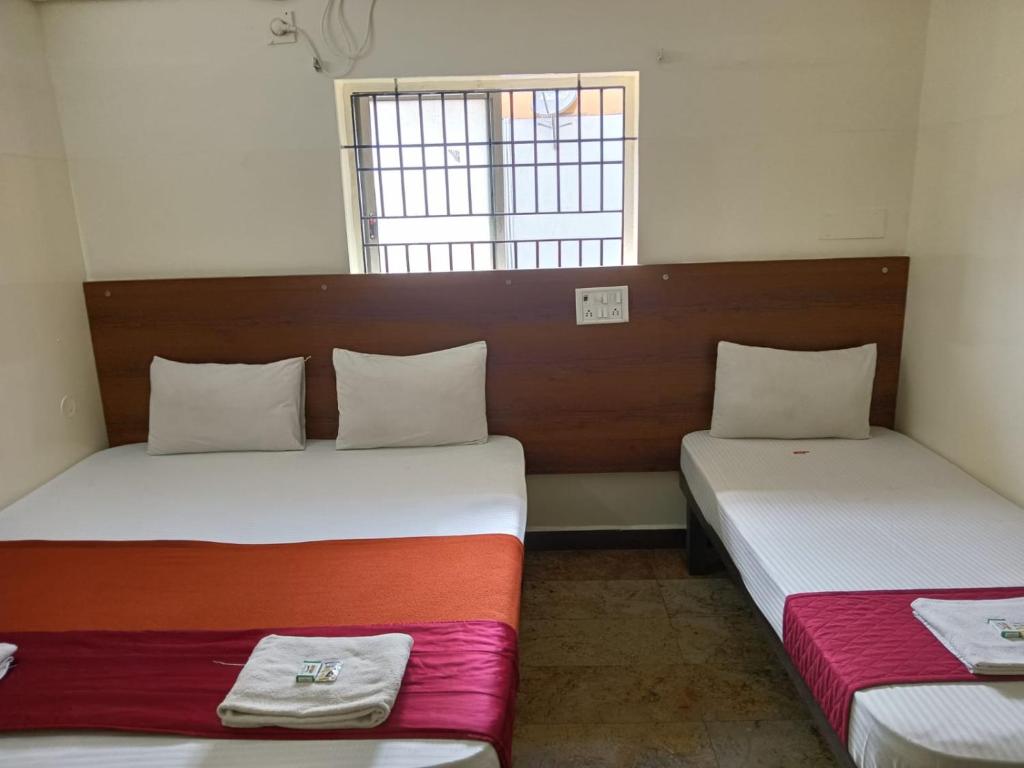 Postel nebo postele na pokoji v ubytování Hotel Royal Green Inn