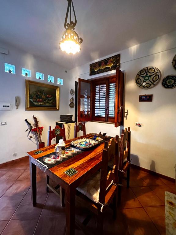 Kuchyňa alebo kuchynka v ubytovaní Casa Perciata - Locazione Turistica
