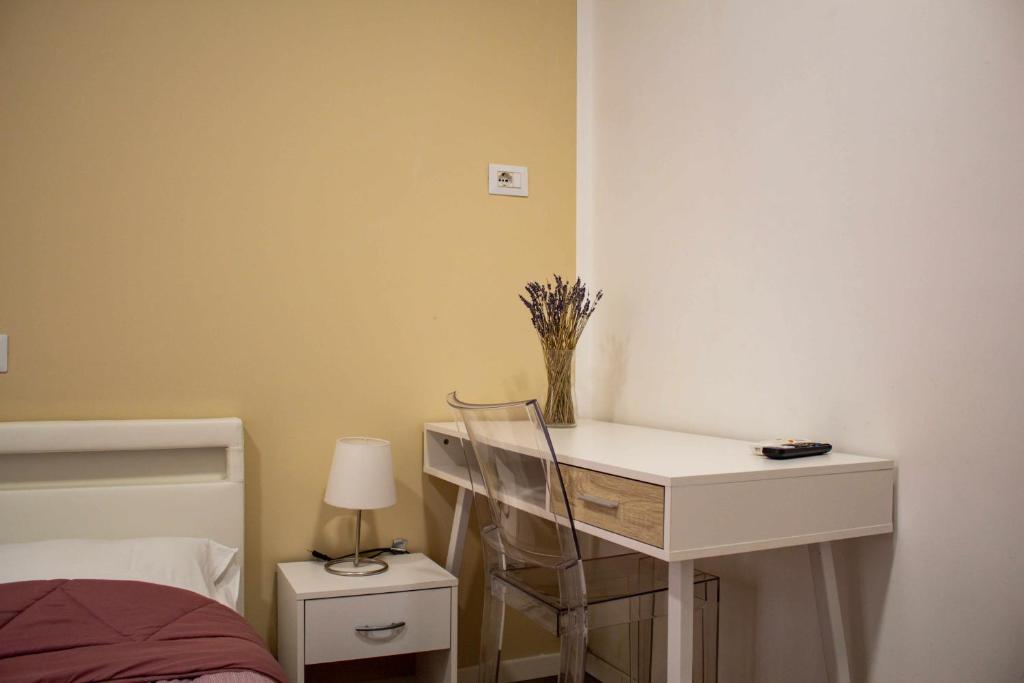 Postel nebo postele na pokoji v ubytování La Stanza del Foscolo -2P NO ascensore NO cucina