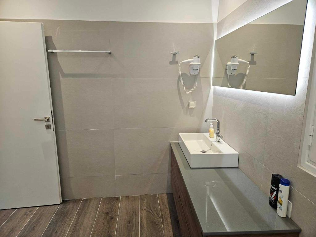 A bathroom at Sophia's Penthouse Apartment With Jacuzzi and Acropolis View From Big Terrace