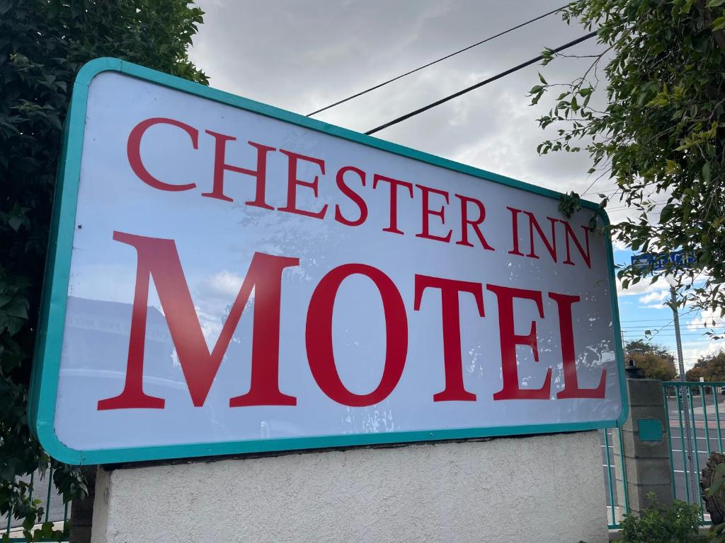 スタントンにあるChester Inn Motelの雛鶏の看板