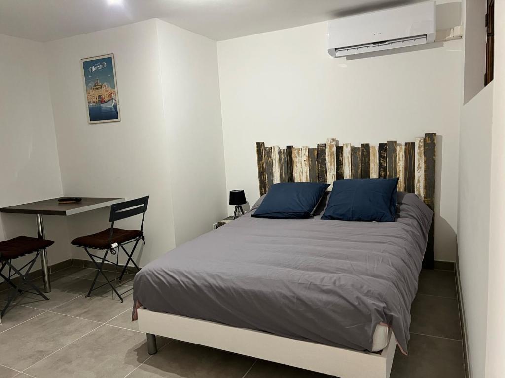 Postel nebo postele na pokoji v ubytování Le Belvédère d Espigoule