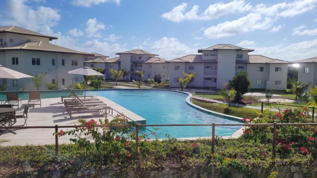 Πισίνα στο ή κοντά στο Apartamento no Village dos Ipês em Praia do Forte