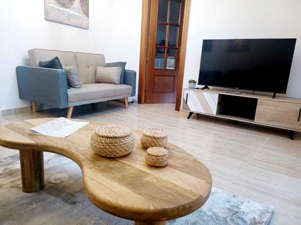 a living room with a coffee table and a flat screen tv at VIVAL MINAS in Baeza