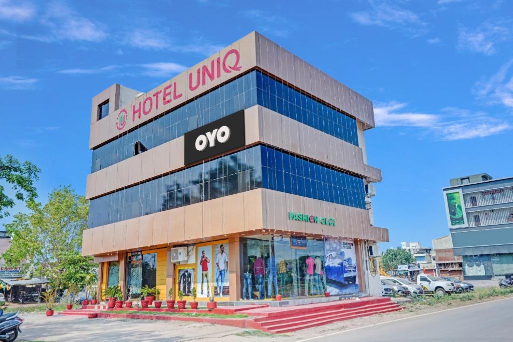 OYO Flagship 81098 Hotel Uniq, Bhilai, India - Booking.com