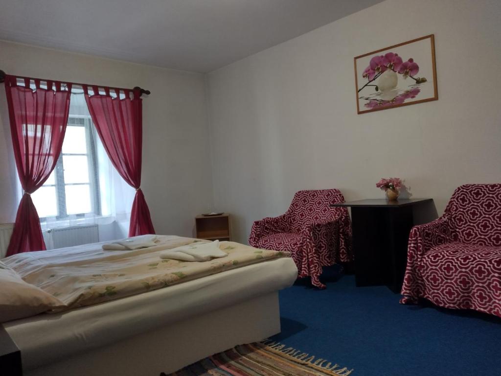 Postel nebo postele na pokoji v ubytování Hotel Parkán